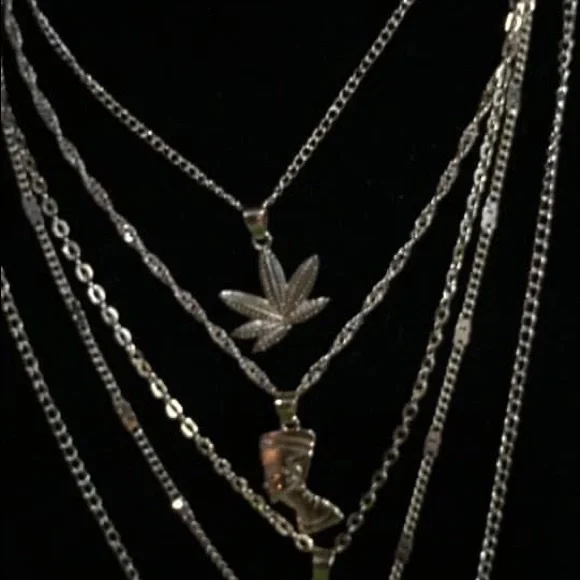 Nefertiti Layered Pendant Necklace - Picture 4 of 4